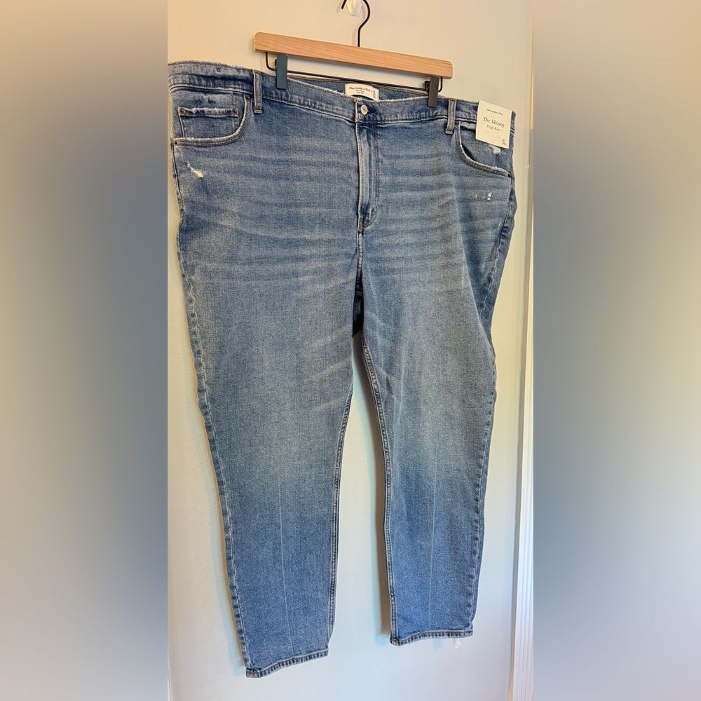 NWT Abercrombie & Fitch Skinny High Rise Jeans - Size 37/24L